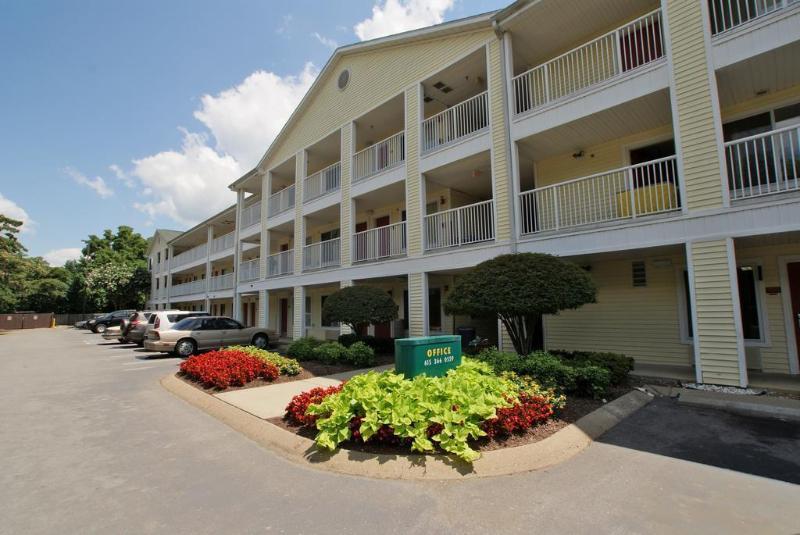 Hometowne Studios By Red Roof Nashville - Airport/Briley Pkwy Exterior photo